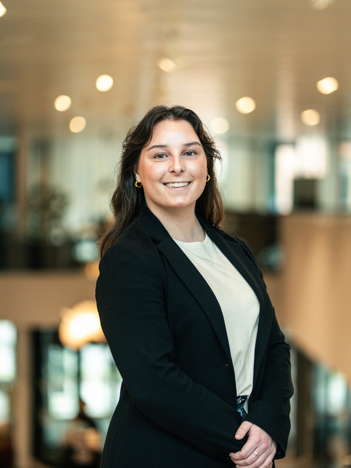 Emma Karlsved i professionell arbetsmiljö